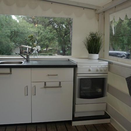 Chalets Met Buitenkeuken Op Camping Lei Suves - Joycasa รอกเกอบรูน-ซูร์-อาร์ฌ็องส์ ภายนอก รูปภาพ