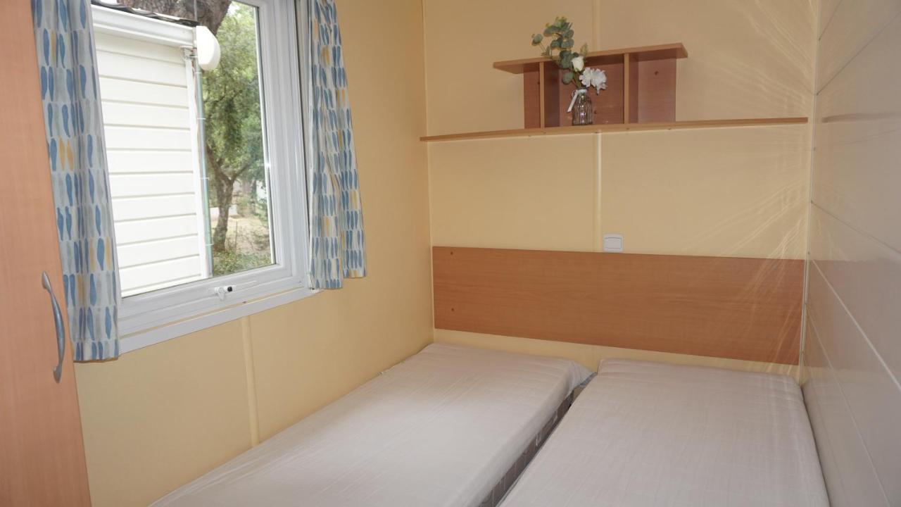Chalets Met Buitenkeuken Op Camping Lei Suves - Joycasa รอกเกอบรูน-ซูร์-อาร์ฌ็องส์ ภายนอก รูปภาพ