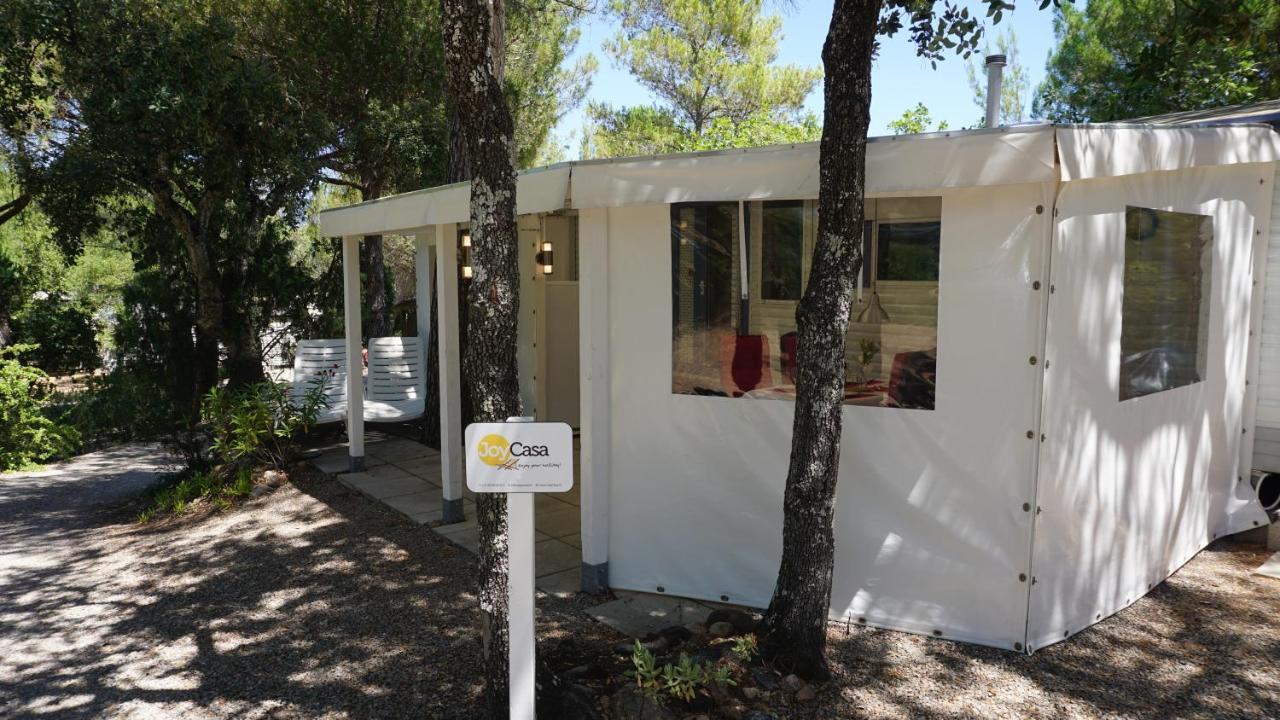Chalets Met Buitenkeuken Op Camping Lei Suves - Joycasa รอกเกอบรูน-ซูร์-อาร์ฌ็องส์ ภายนอก รูปภาพ