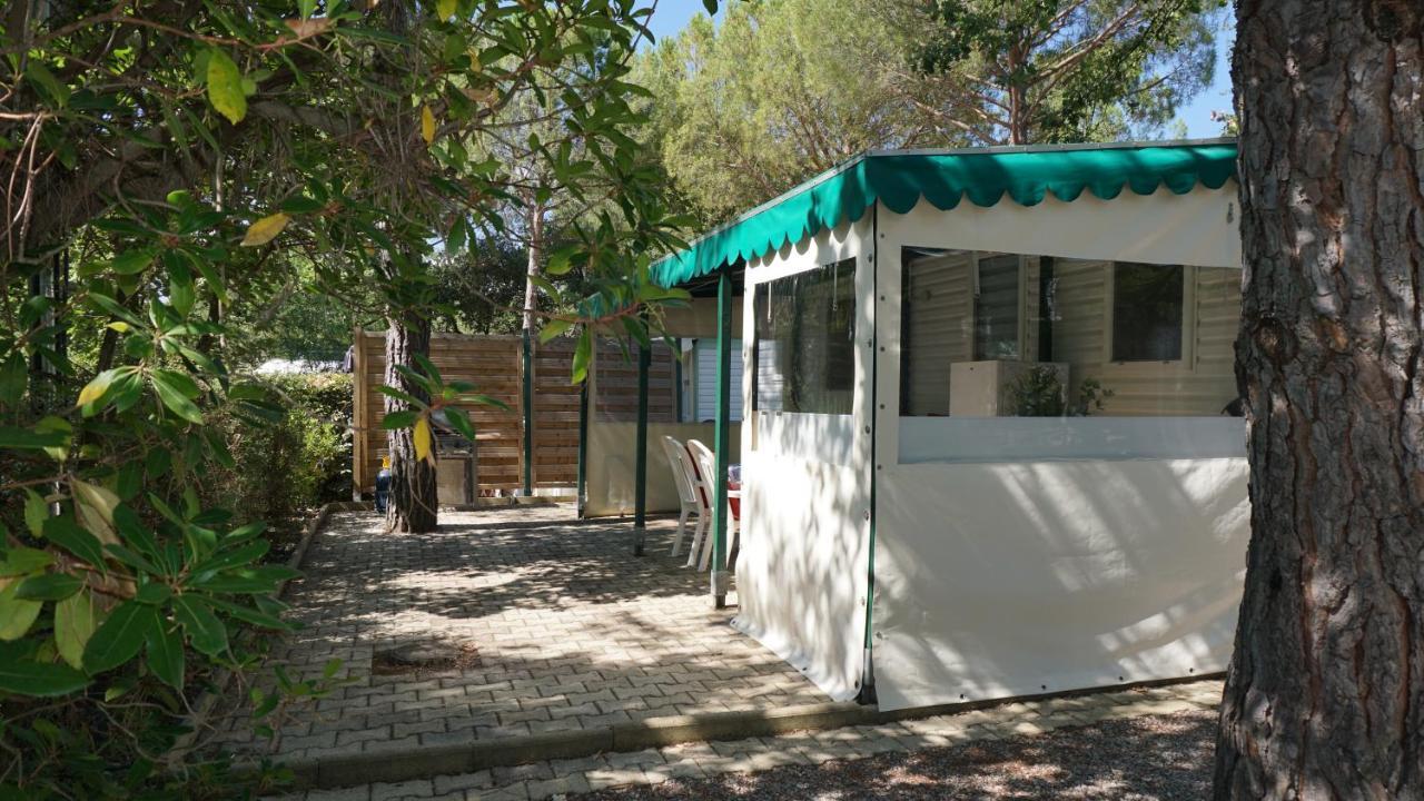 Chalets Met Buitenkeuken Op Camping Lei Suves - Joycasa รอกเกอบรูน-ซูร์-อาร์ฌ็องส์ ภายนอก รูปภาพ