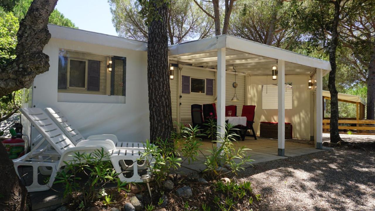 Chalets Met Buitenkeuken Op Camping Lei Suves - Joycasa รอกเกอบรูน-ซูร์-อาร์ฌ็องส์ ภายนอก รูปภาพ