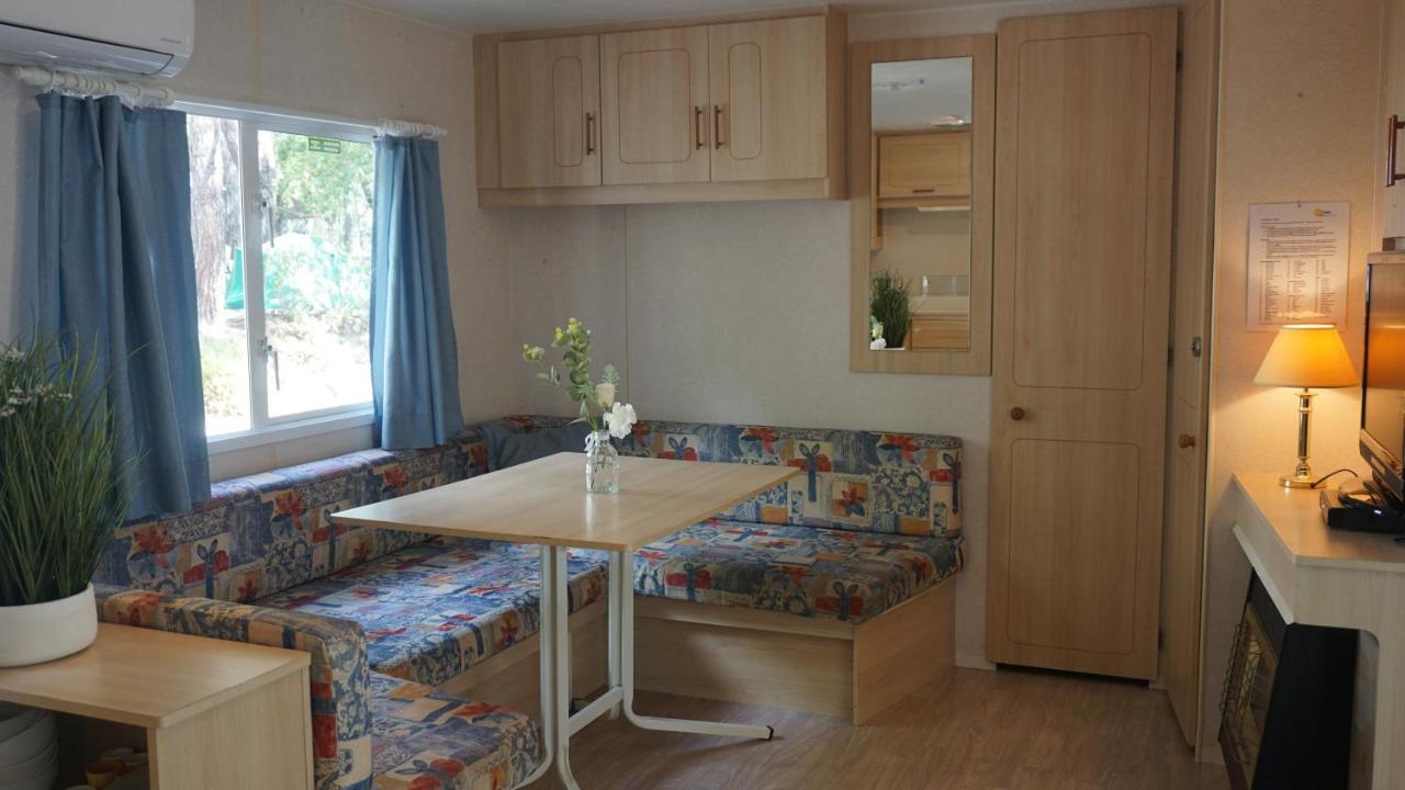 Chalets Met Buitenkeuken Op Camping Lei Suves - Joycasa รอกเกอบรูน-ซูร์-อาร์ฌ็องส์ ภายนอก รูปภาพ
