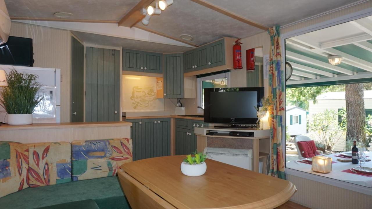 Chalets Met Buitenkeuken Op Camping Lei Suves - Joycasa รอกเกอบรูน-ซูร์-อาร์ฌ็องส์ ภายนอก รูปภาพ