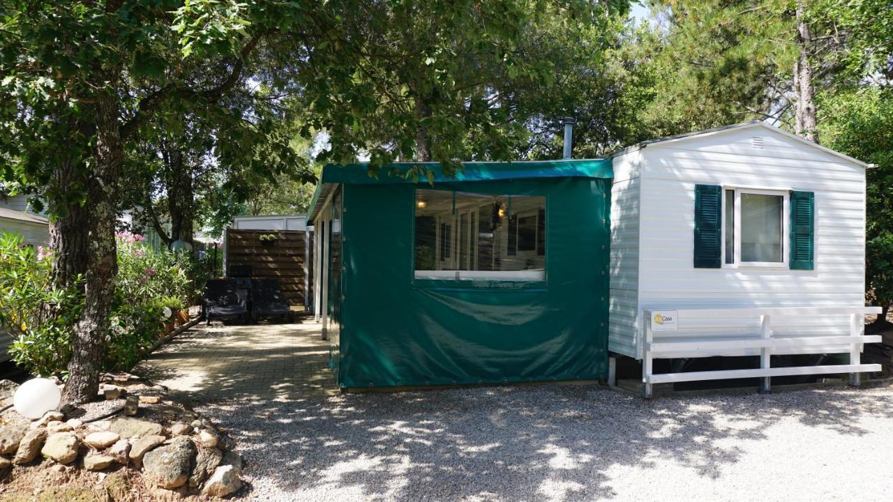 Chalets Met Buitenkeuken Op Camping Lei Suves - Joycasa รอกเกอบรูน-ซูร์-อาร์ฌ็องส์ ภายนอก รูปภาพ