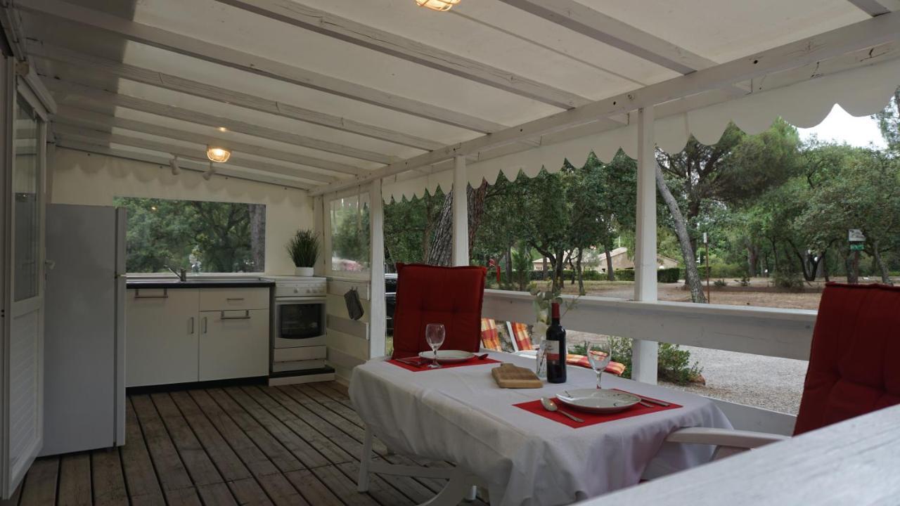 Chalets Met Buitenkeuken Op Camping Lei Suves - Joycasa รอกเกอบรูน-ซูร์-อาร์ฌ็องส์ ภายนอก รูปภาพ