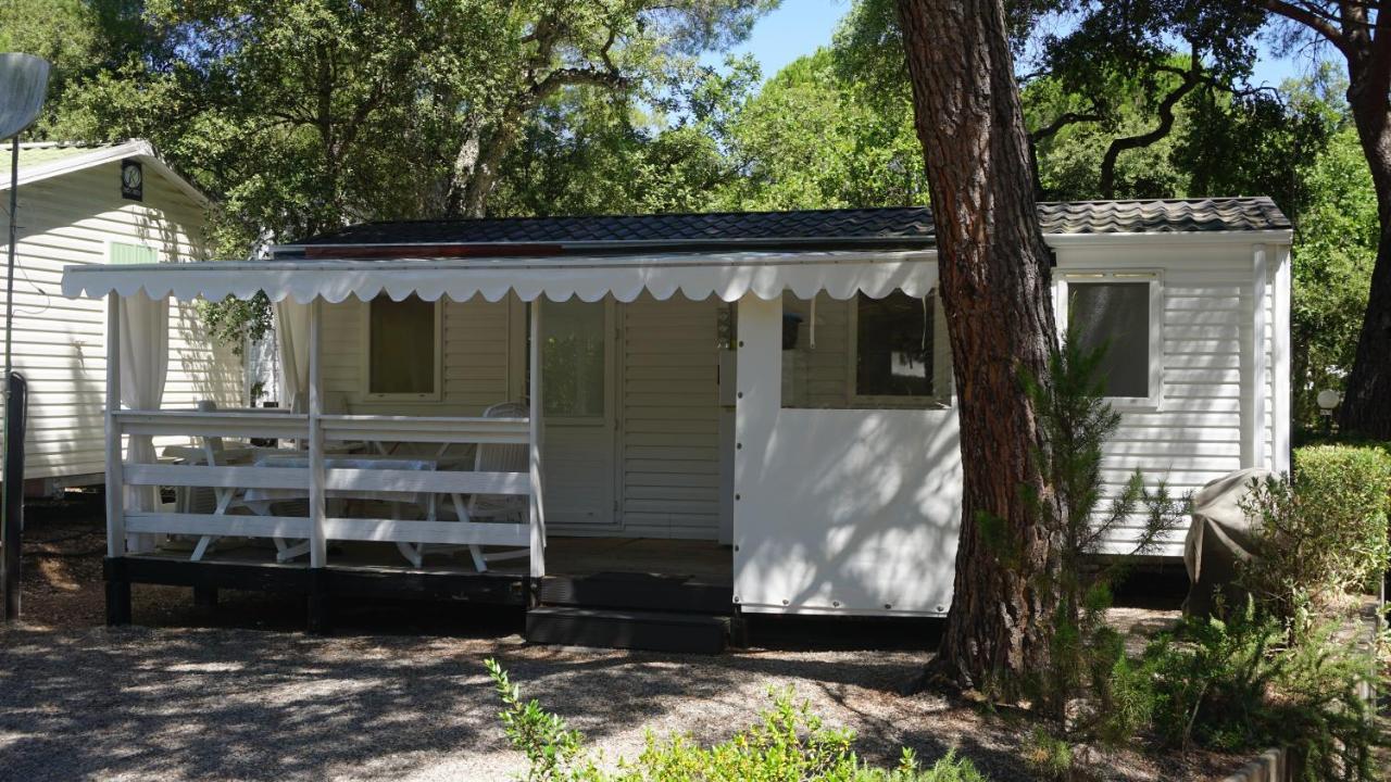 Chalets Met Buitenkeuken Op Camping Lei Suves - Joycasa รอกเกอบรูน-ซูร์-อาร์ฌ็องส์ ภายนอก รูปภาพ