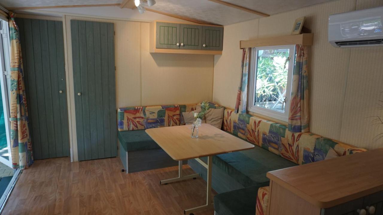 Chalets Met Buitenkeuken Op Camping Lei Suves - Joycasa รอกเกอบรูน-ซูร์-อาร์ฌ็องส์ ภายนอก รูปภาพ