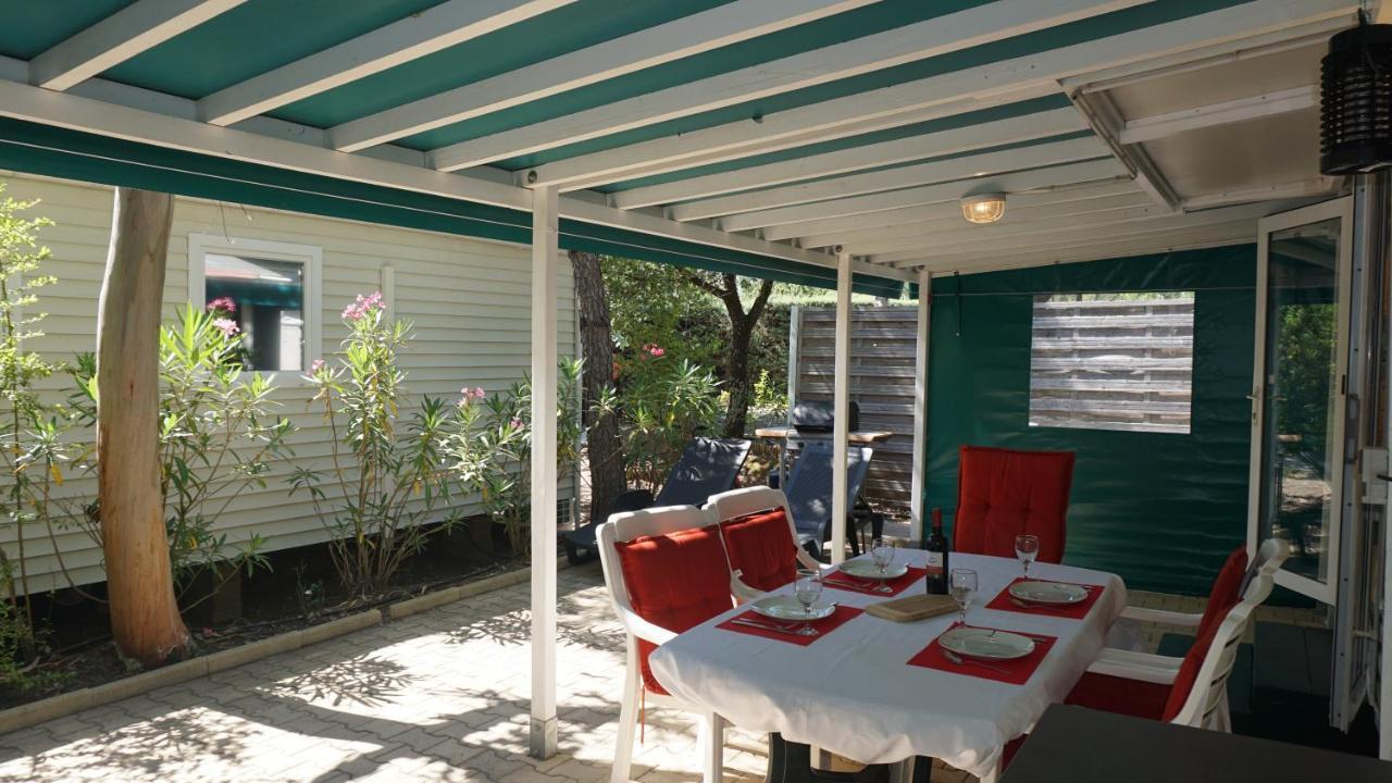 Chalets Met Buitenkeuken Op Camping Lei Suves - Joycasa รอกเกอบรูน-ซูร์-อาร์ฌ็องส์ ภายนอก รูปภาพ