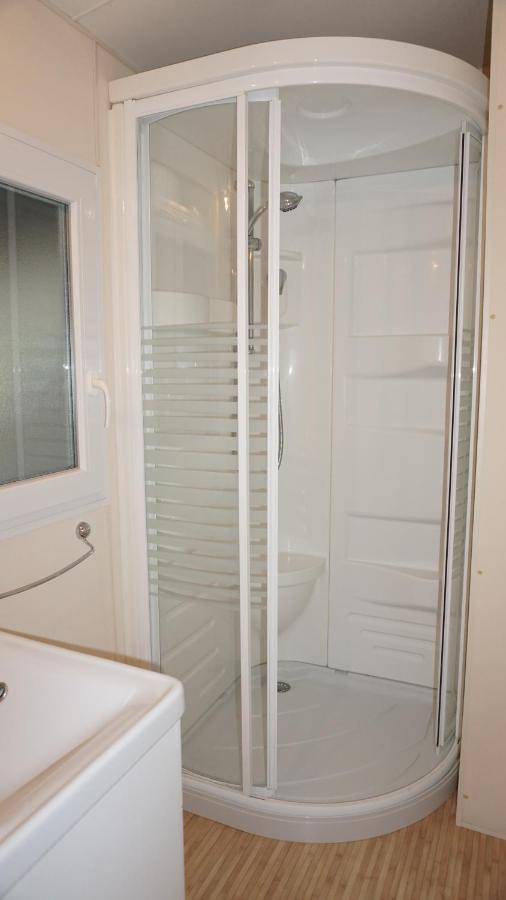 Chalets Met Buitenkeuken Op Camping Lei Suves - Joycasa รอกเกอบรูน-ซูร์-อาร์ฌ็องส์ ภายนอก รูปภาพ