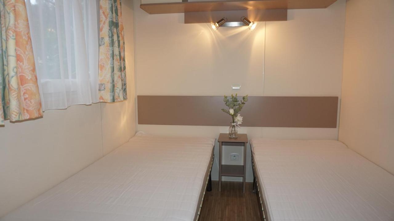 Chalets Met Buitenkeuken Op Camping Lei Suves - Joycasa รอกเกอบรูน-ซูร์-อาร์ฌ็องส์ ภายนอก รูปภาพ