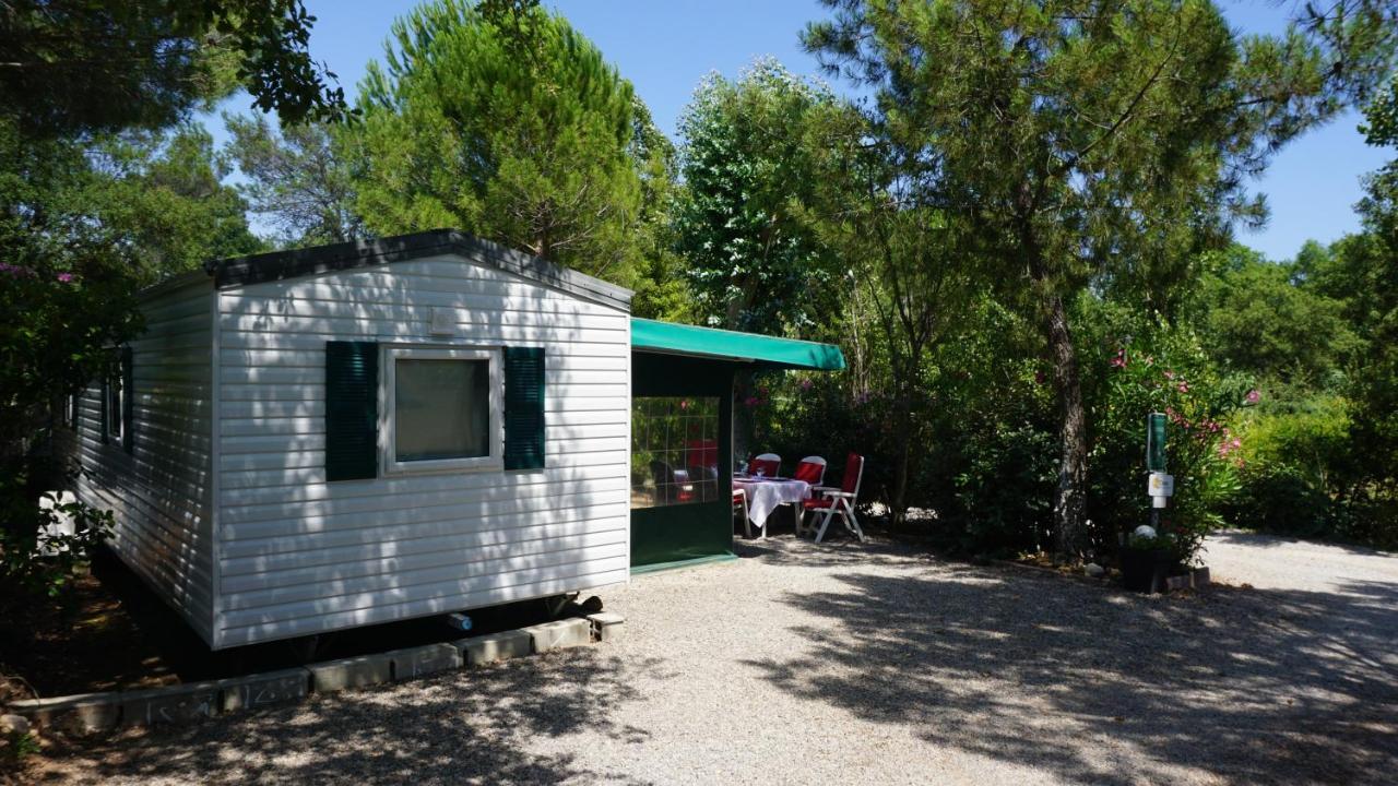 Chalets Met Buitenkeuken Op Camping Lei Suves - Joycasa รอกเกอบรูน-ซูร์-อาร์ฌ็องส์ ภายนอก รูปภาพ