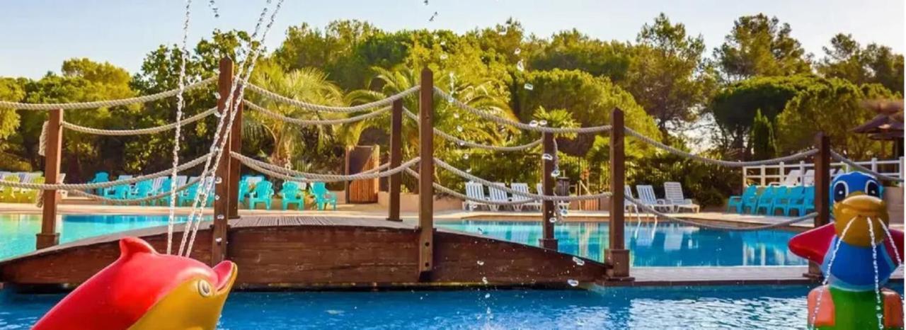Chalets Met Buitenkeuken Op Camping Lei Suves - Joycasa รอกเกอบรูน-ซูร์-อาร์ฌ็องส์ ภายนอก รูปภาพ