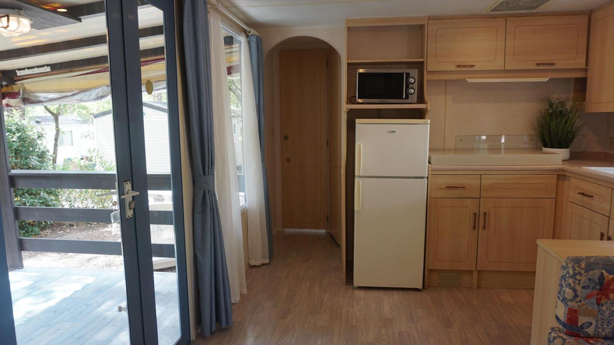 Chalets Met Buitenkeuken Op Camping Lei Suves - Joycasa รอกเกอบรูน-ซูร์-อาร์ฌ็องส์ ห้อง รูปภาพ
