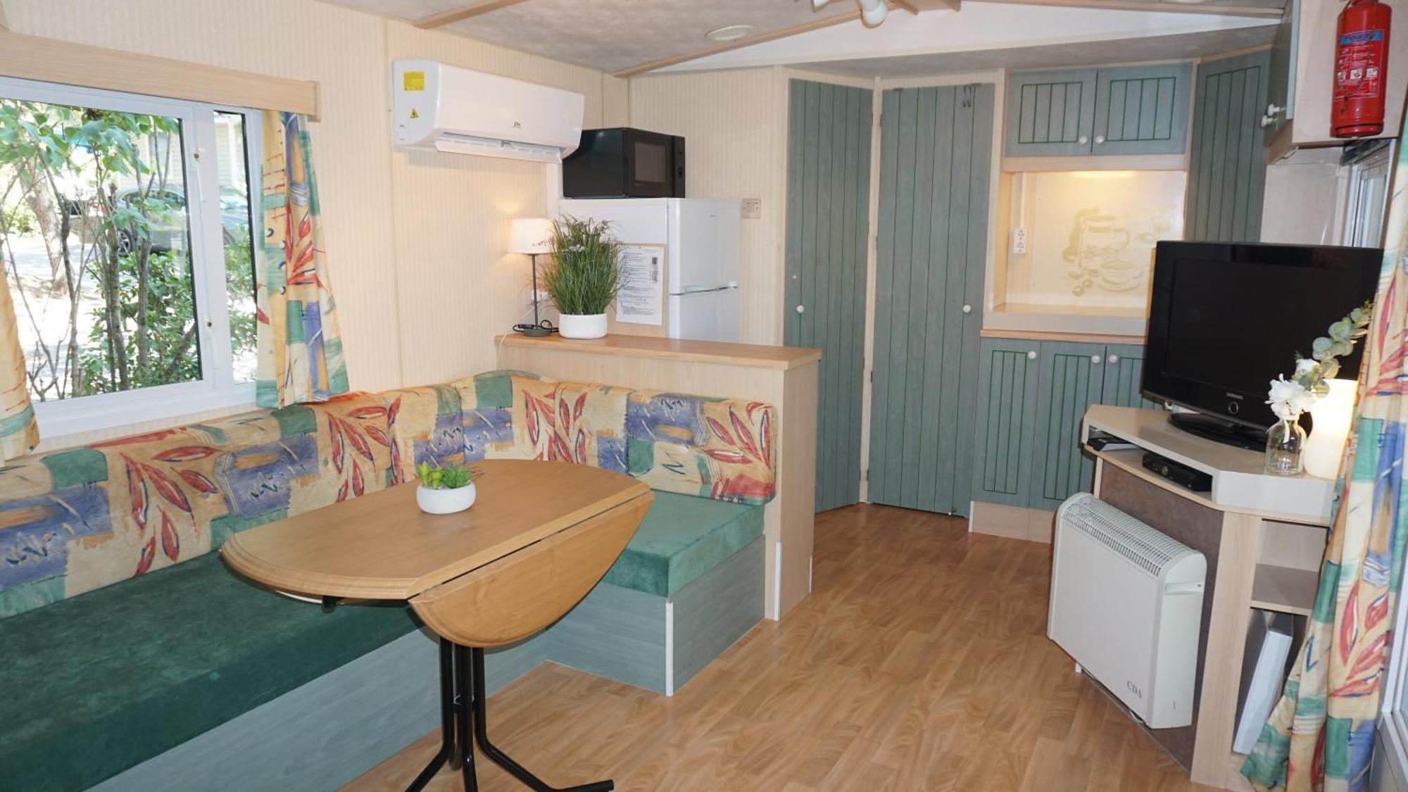Chalets Met Buitenkeuken Op Camping Lei Suves - Joycasa รอกเกอบรูน-ซูร์-อาร์ฌ็องส์ ห้อง รูปภาพ