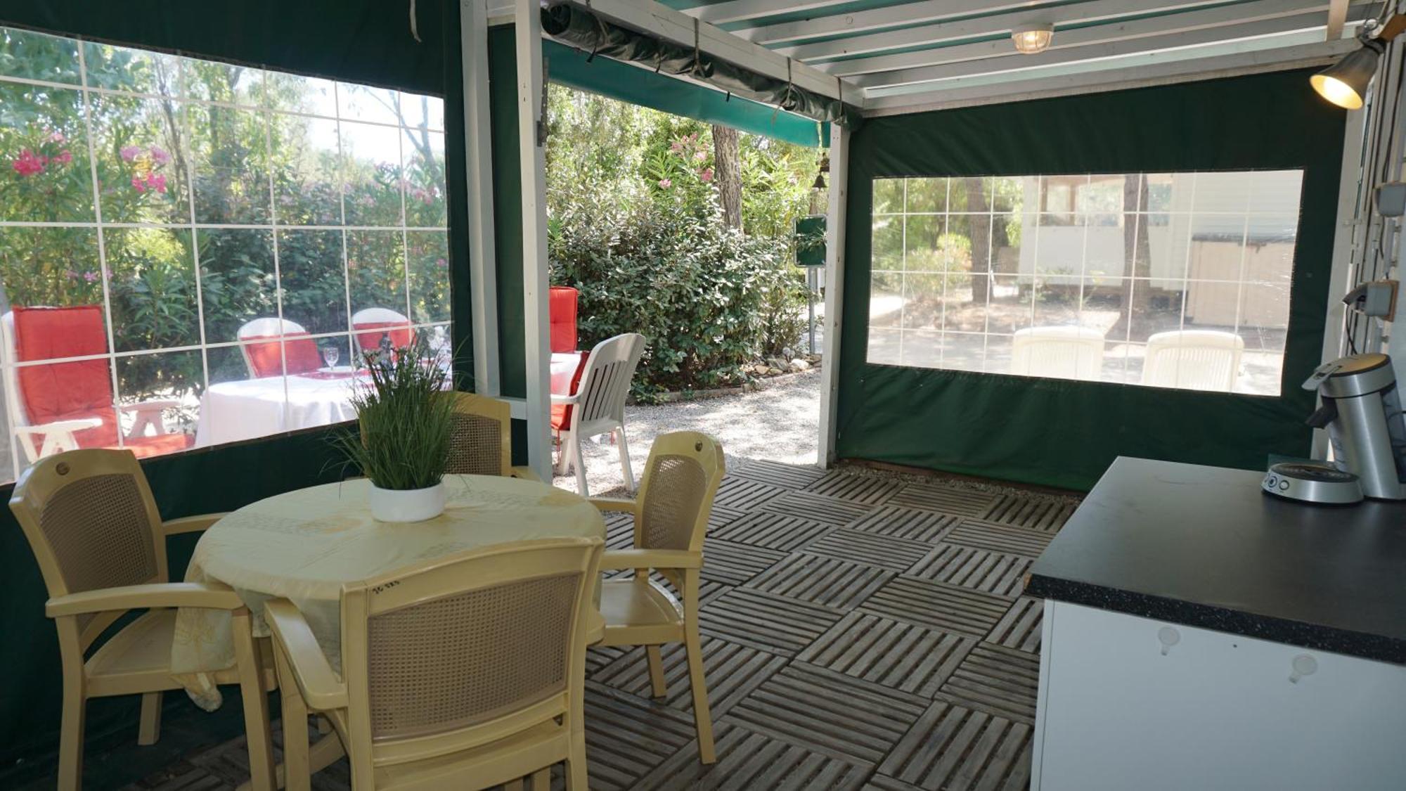 Chalets Met Buitenkeuken Op Camping Lei Suves - Joycasa รอกเกอบรูน-ซูร์-อาร์ฌ็องส์ ห้อง รูปภาพ