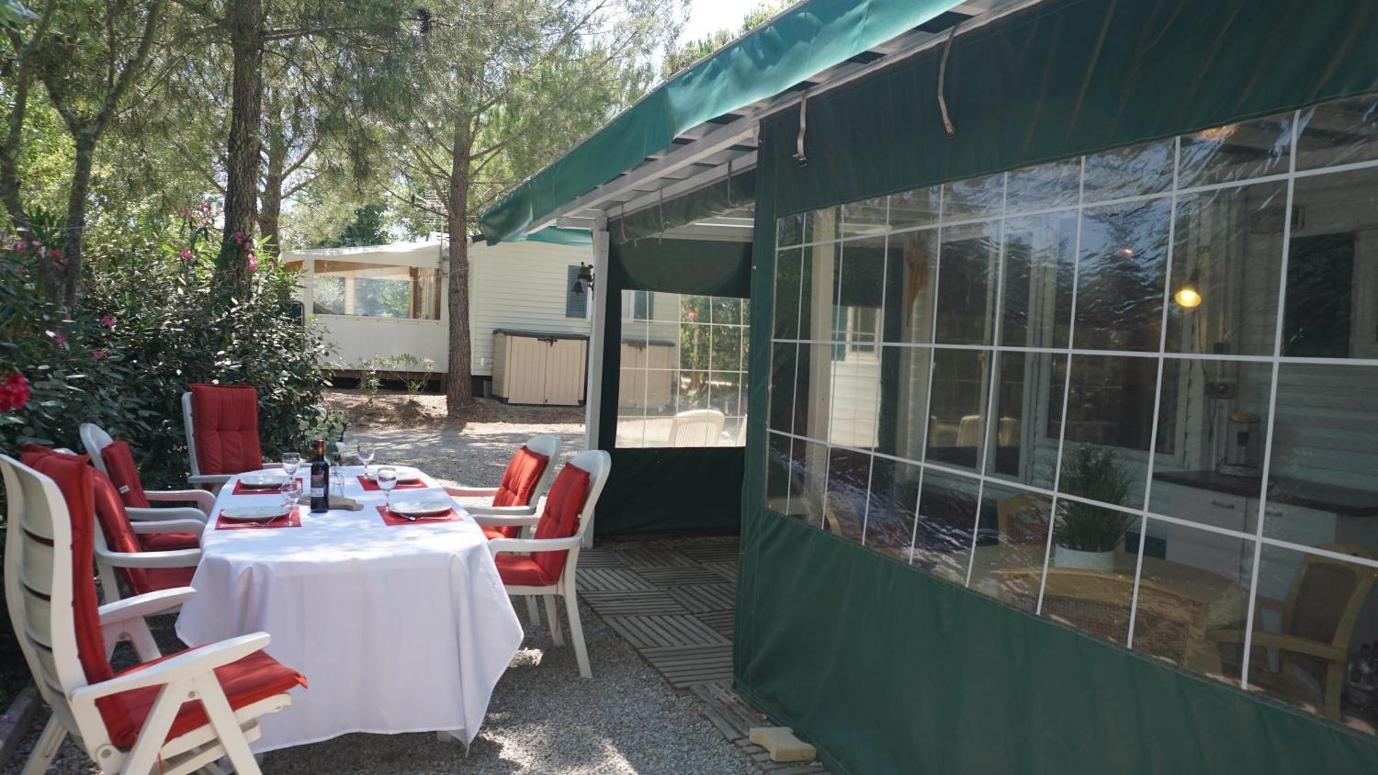 Chalets Met Buitenkeuken Op Camping Lei Suves - Joycasa รอกเกอบรูน-ซูร์-อาร์ฌ็องส์ ห้อง รูปภาพ