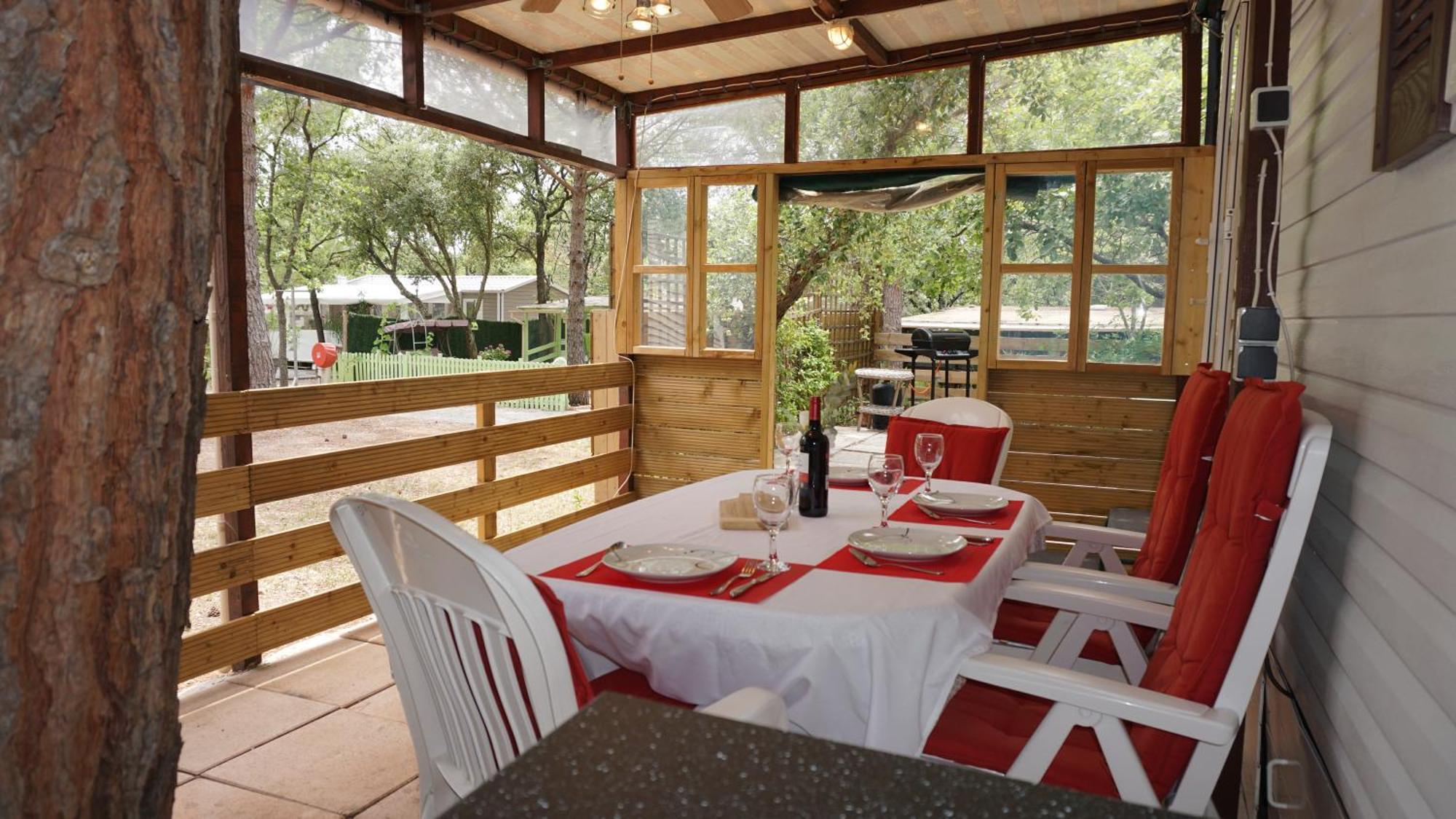 Chalets Met Buitenkeuken Op Camping Lei Suves - Joycasa รอกเกอบรูน-ซูร์-อาร์ฌ็องส์ ห้อง รูปภาพ