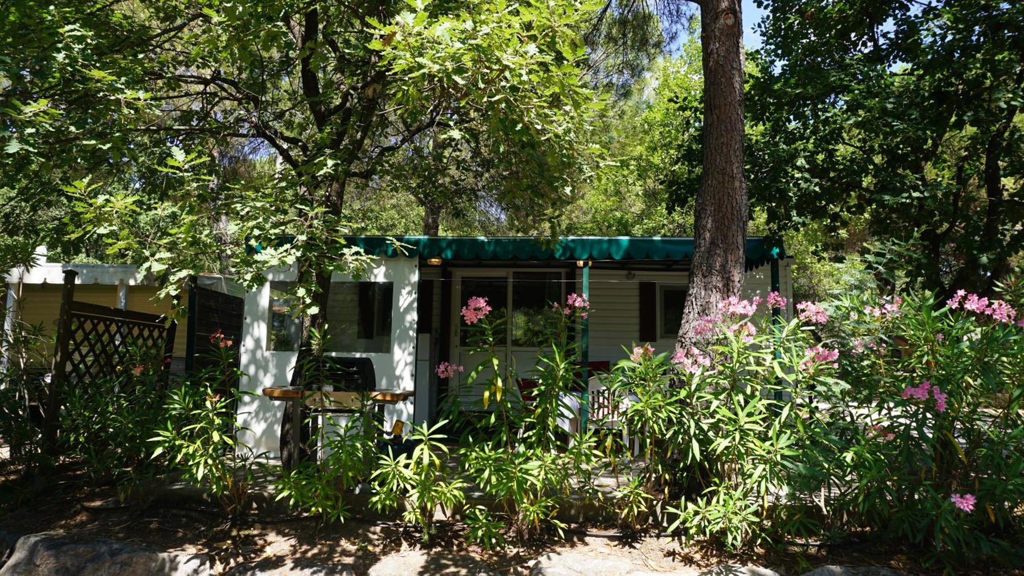 Chalets Met Buitenkeuken Op Camping Lei Suves - Joycasa รอกเกอบรูน-ซูร์-อาร์ฌ็องส์ ห้อง รูปภาพ